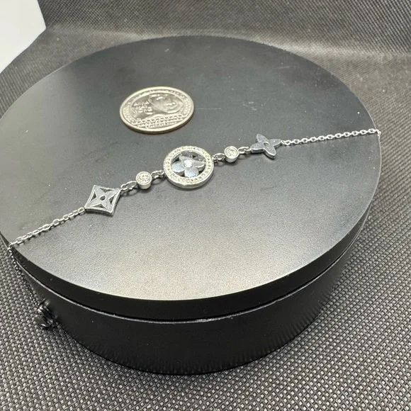 ‼️FINAL SALE ‼️Stainless Steel Chain Bracelet with Crystal Accents. NWOT - Picture 2 of 4